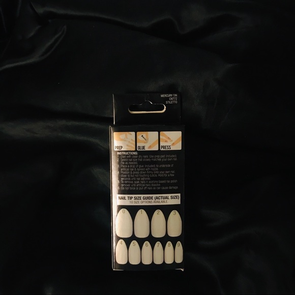 chrome LA Colors Mirror Finish Nails - Picture 4 of 8